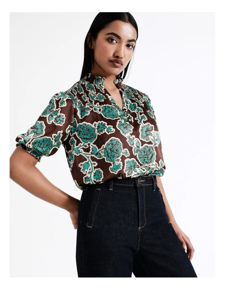 Hot Sale β€οΈ Basque Shirred Shoulder Top In Multi π