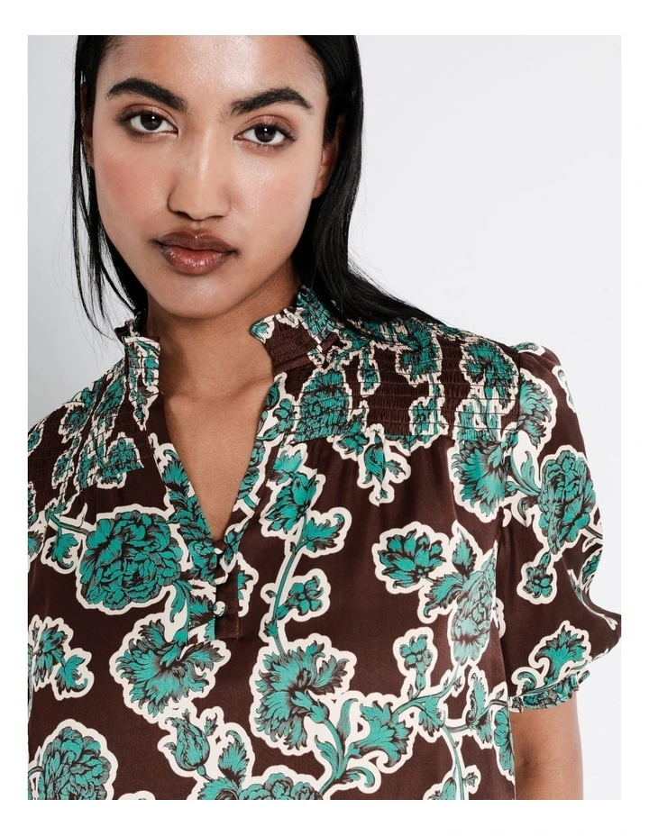 Hot Sale β€οΈ Basque Shirred Shoulder Top In Multi π - Image 3