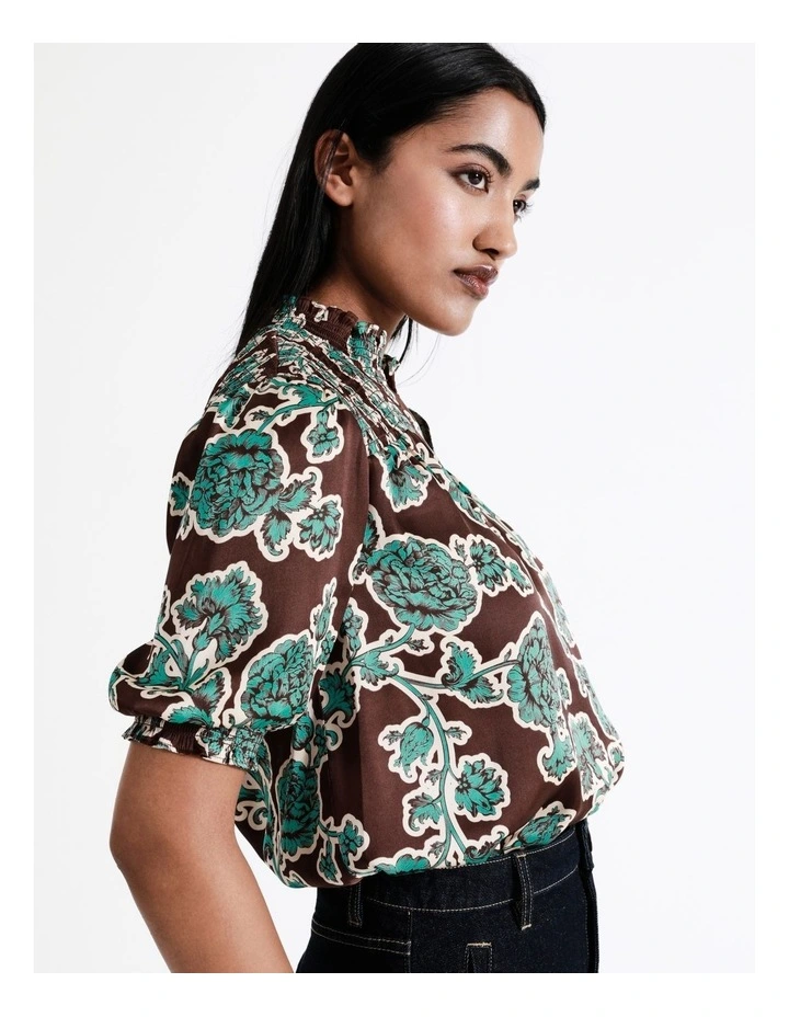 Hot Sale β€οΈ Basque Shirred Shoulder Top In Multi π - Image 5